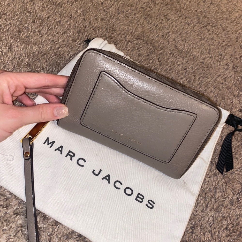 Marc jacobs grey wristlet